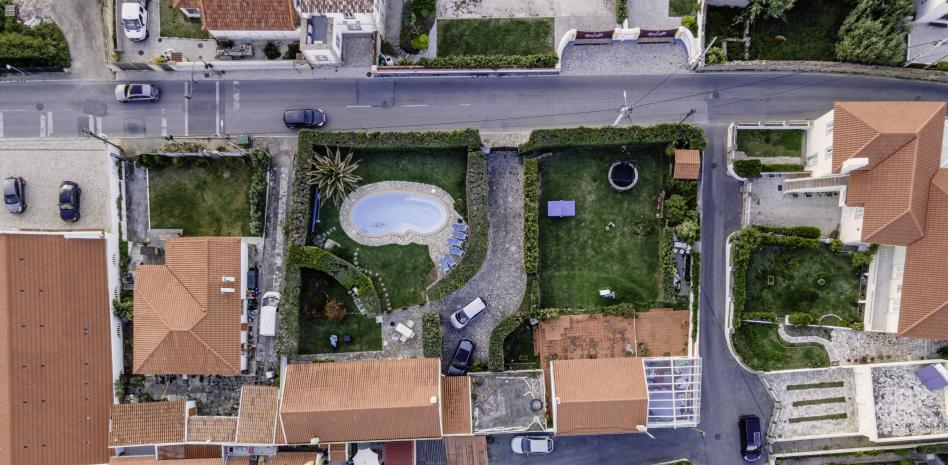 Francia llevaba años buscando piscinas privadas no declaradas. Hasta que se topó con la inteligencia artificial